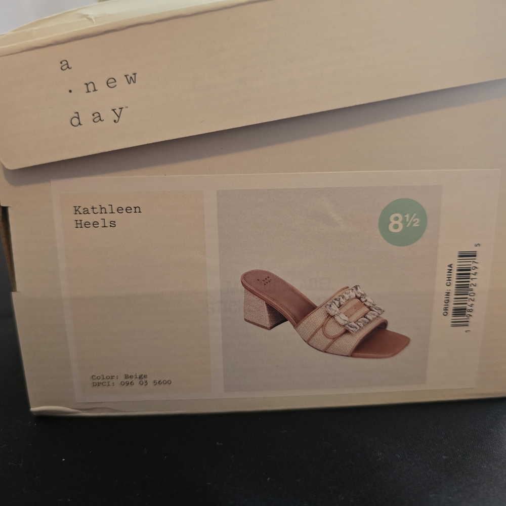 A New Day Women's Tan Slide Sandals - Picture 7 of 7